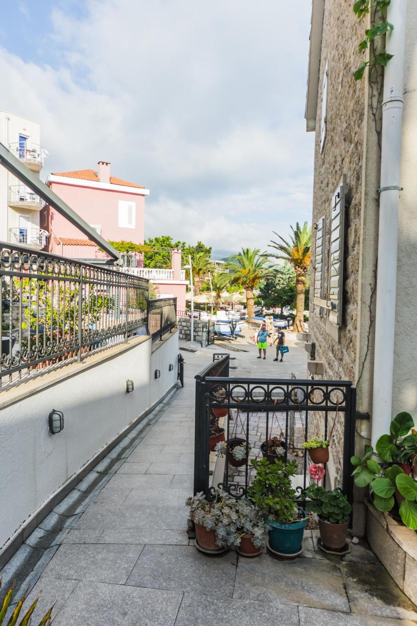 Apartments Franicevic Petrovac 외부 사진
