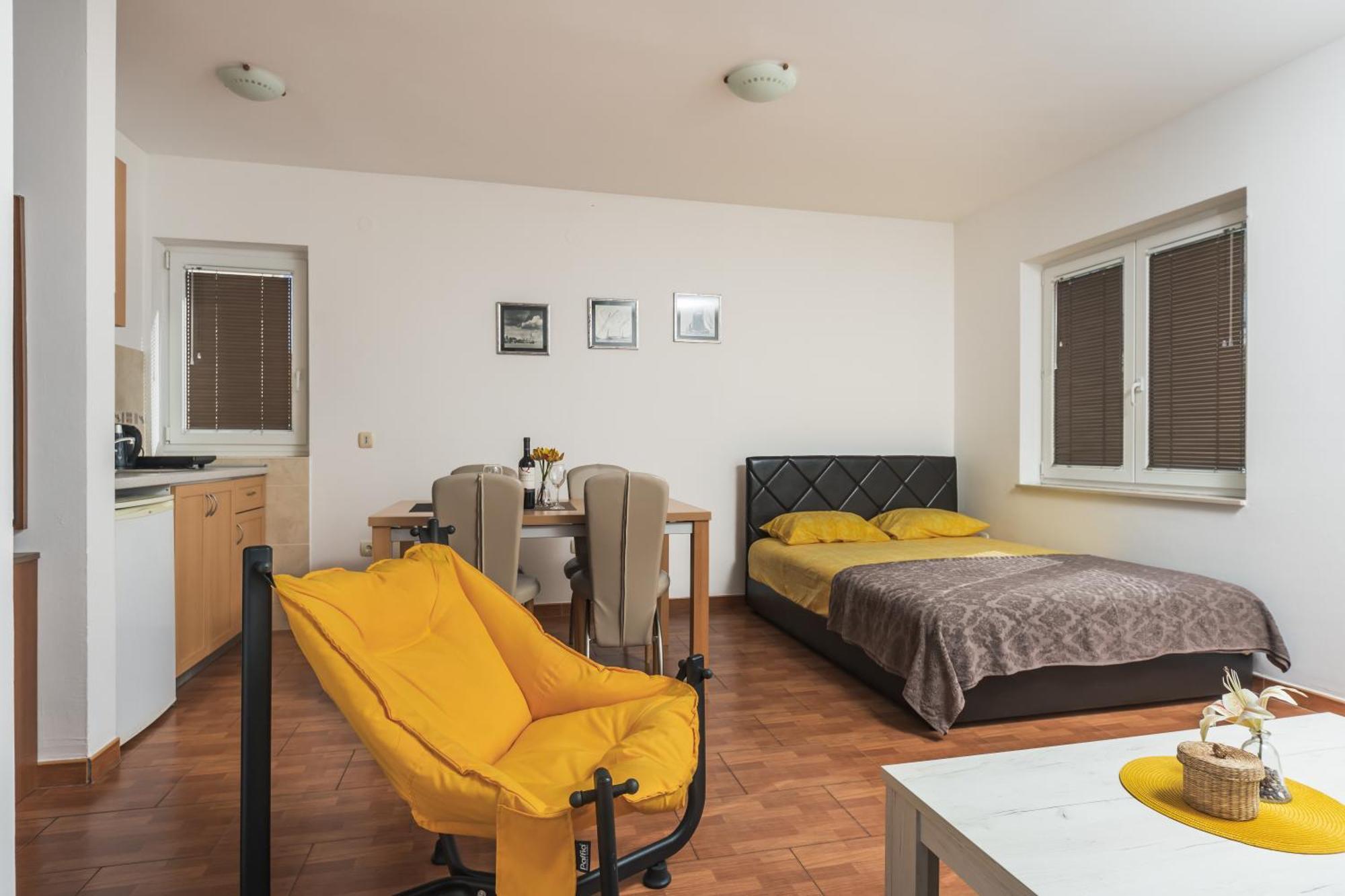 Apartments Franicevic Petrovac 외부 사진