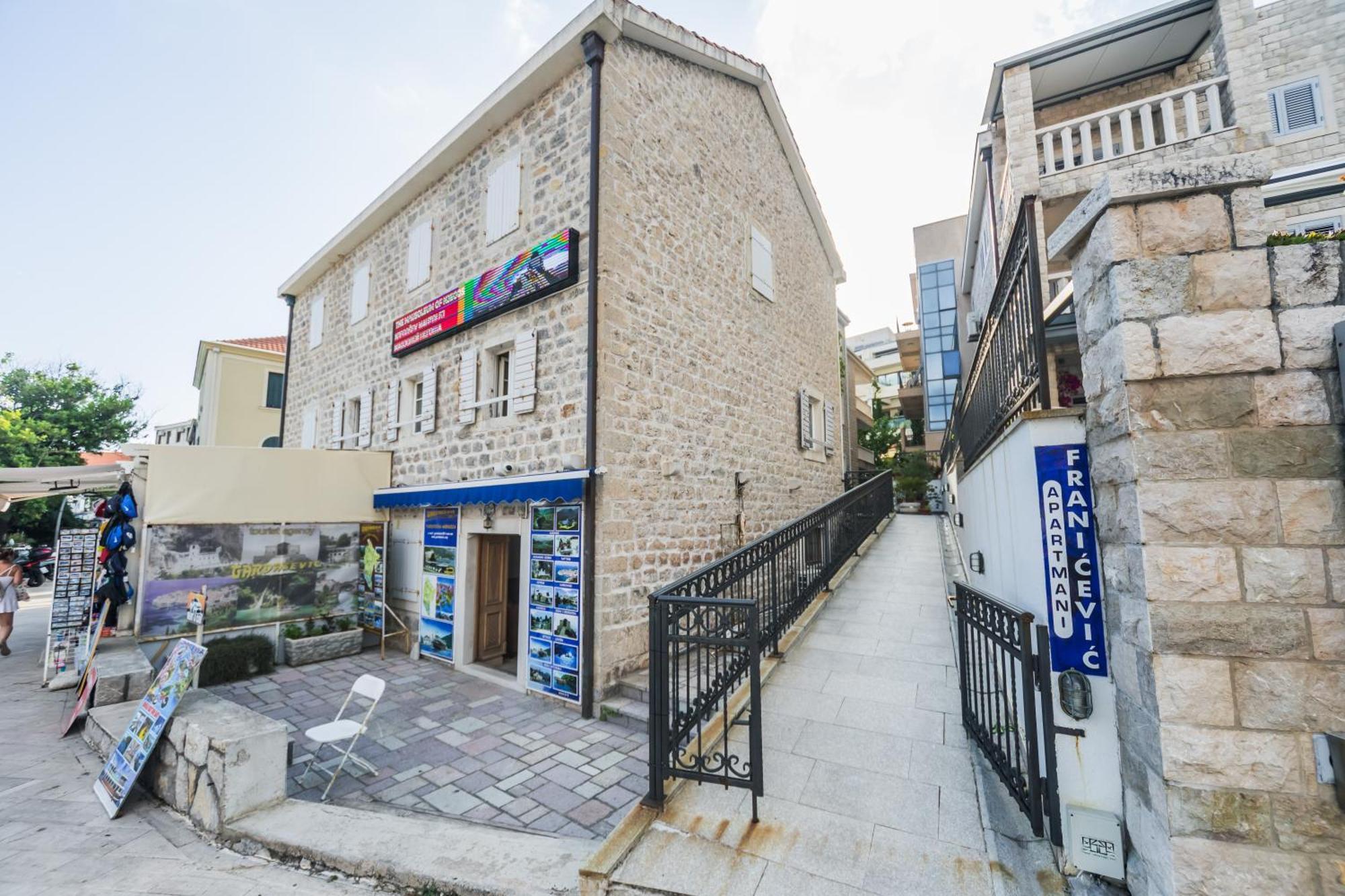 Apartments Franicevic Petrovac 외부 사진