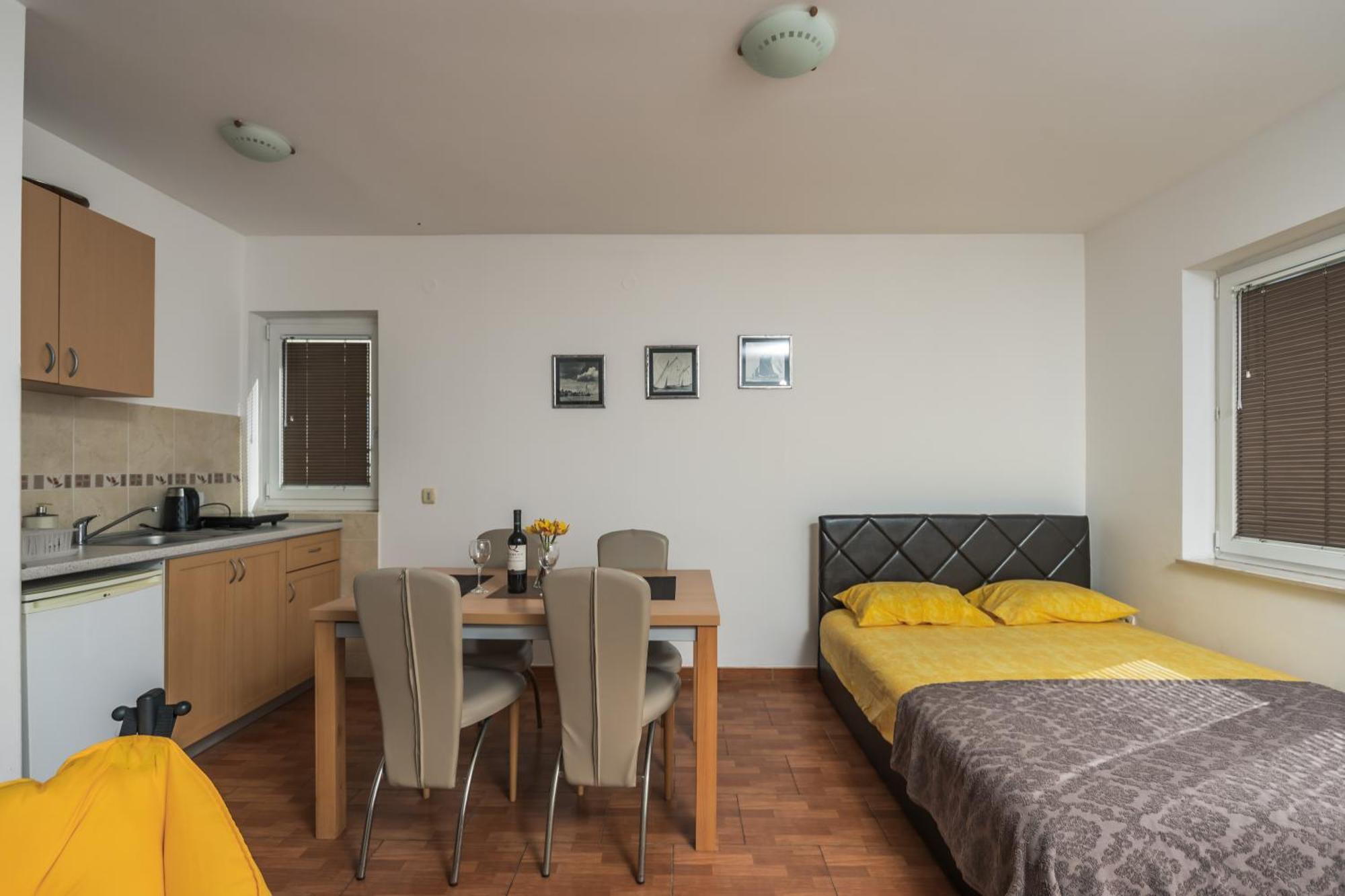 Apartments Franicevic Petrovac 외부 사진